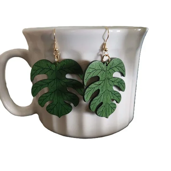 ❤️ 4/$20 New wood monstera-leaf earrings Lightweight dangle green plant foliage - Picture 1 of 4